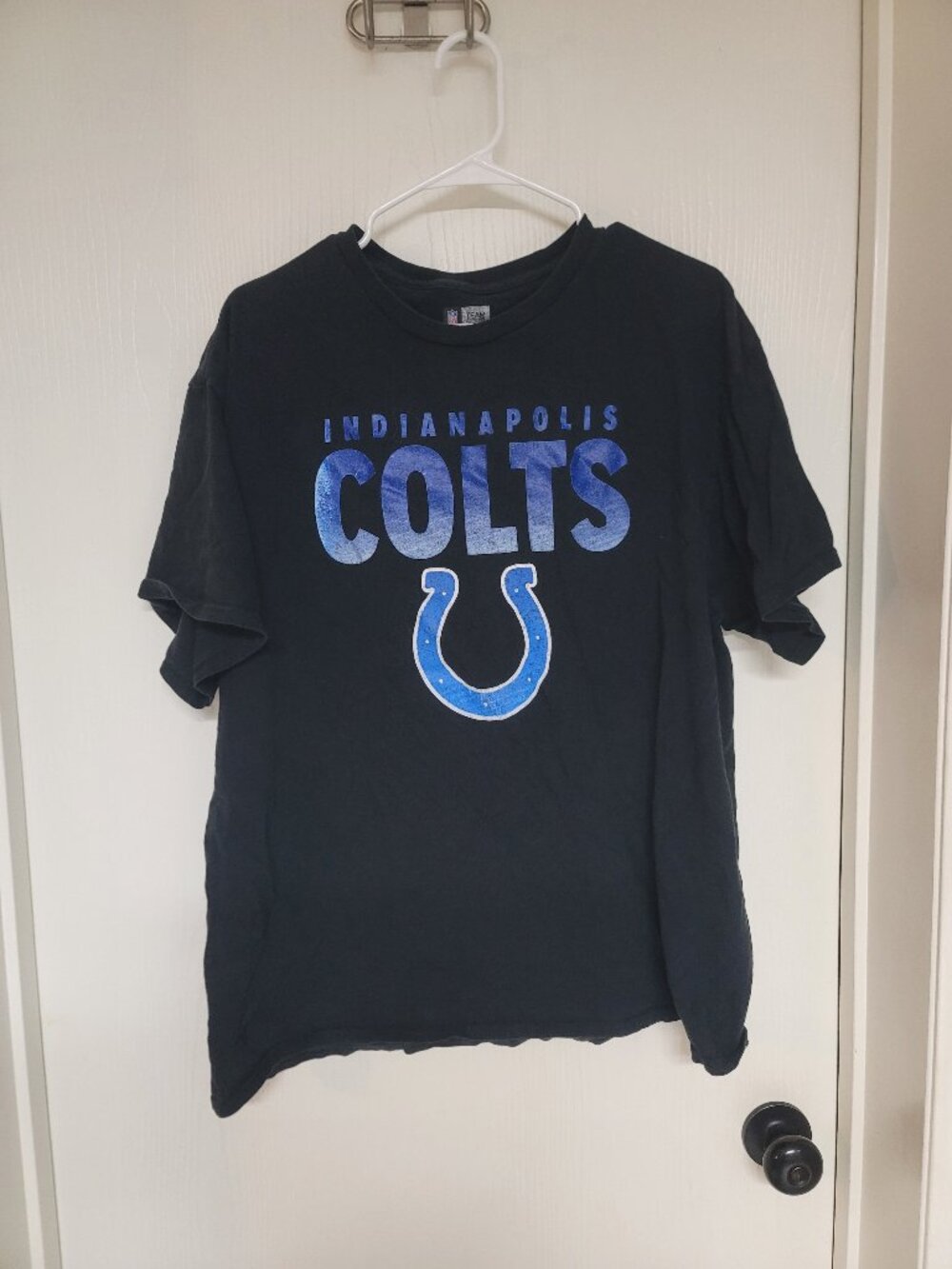 Mens black and blue Indianapolis Colts shirt - has spot - size XL
